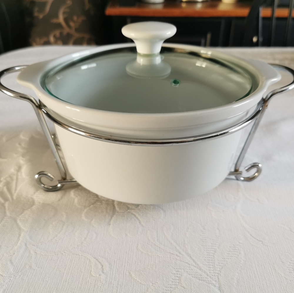 White Stoneware Casserole Dish With Cradle & Lid